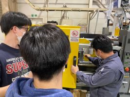 製作、技術指導の様子 製作、技術指導の様子