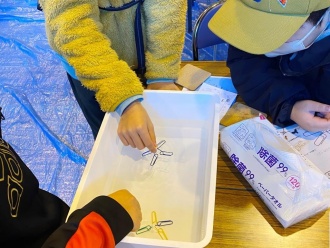 水面に浮かべる様子 水面に浮かべる様子