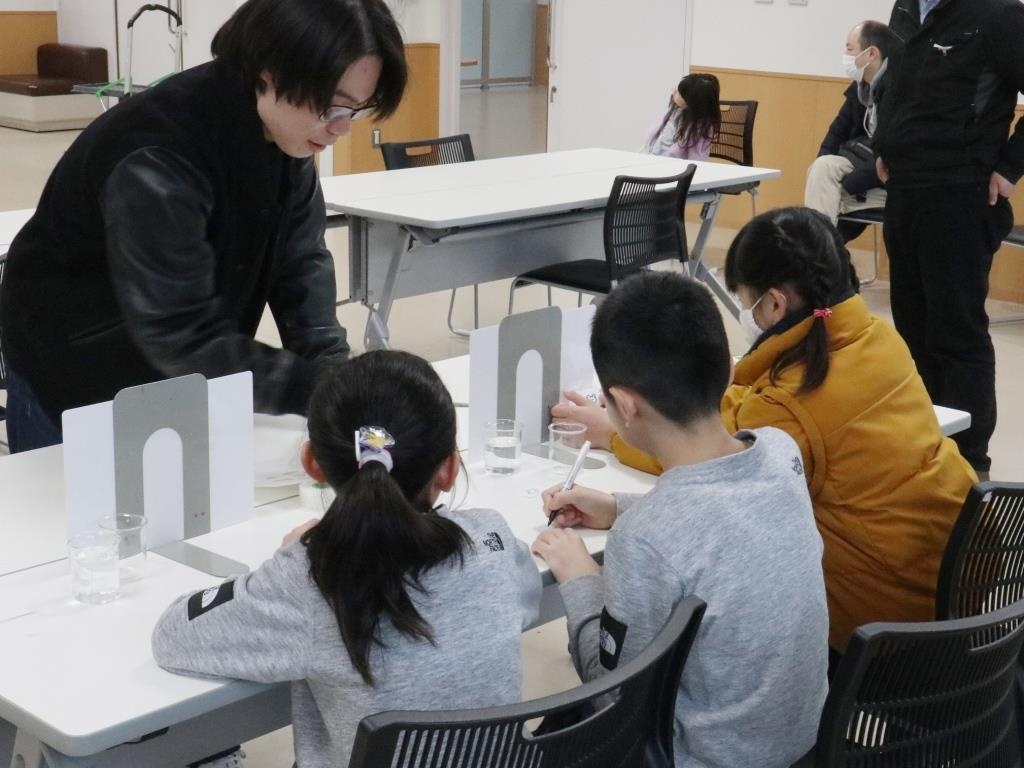 コップと水を使った実験 コップと水を使った実験