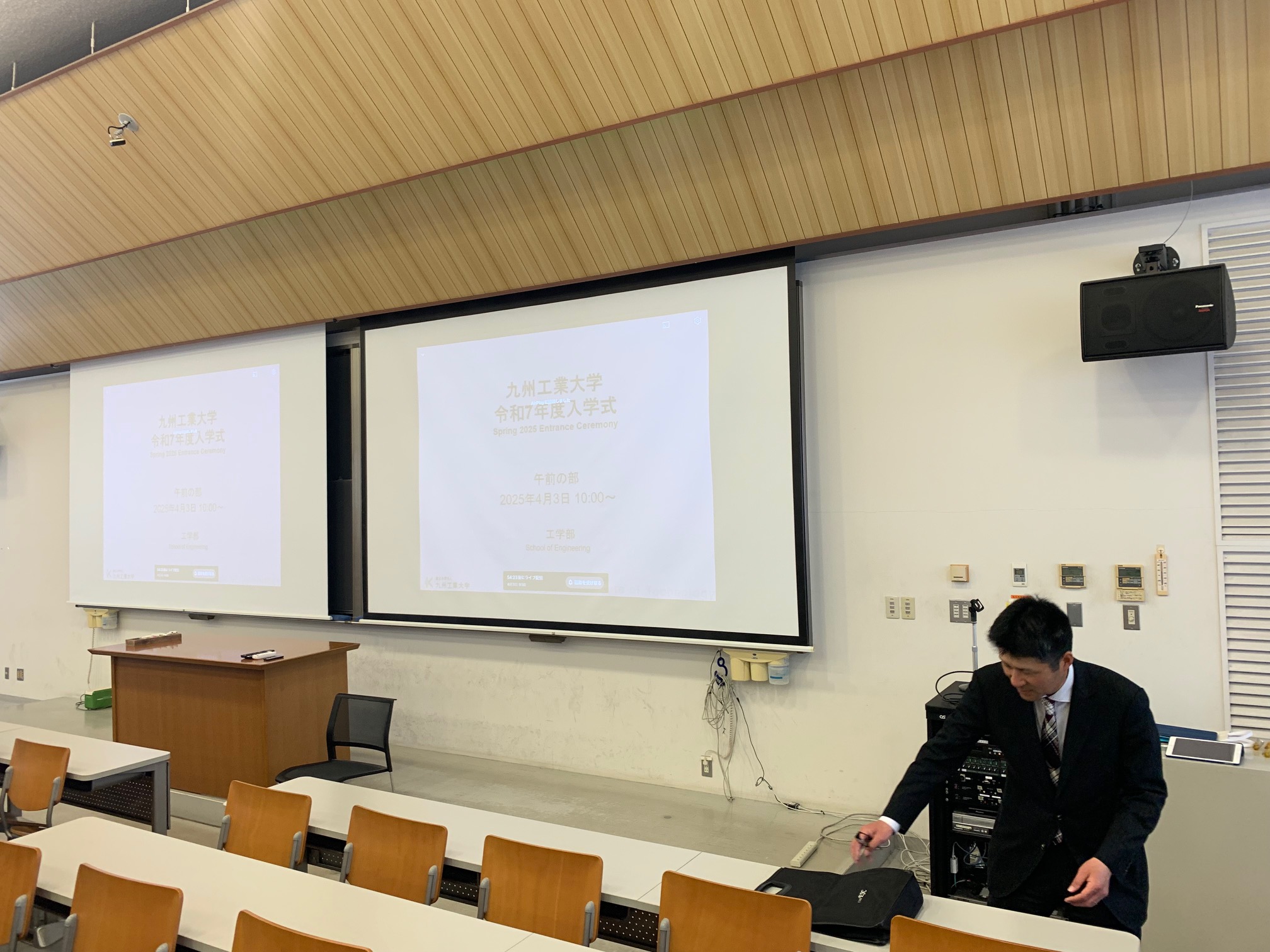 学位記授与式・入学式のYouTubeライブ配信の様子3 学位記授与式・入学式のYouTubeライブ配信の様子3